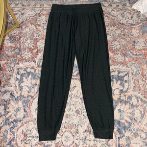 Beyond Yoga Featherweight Lounge Around Midi Jogger Spruce Green Heather XS EUC